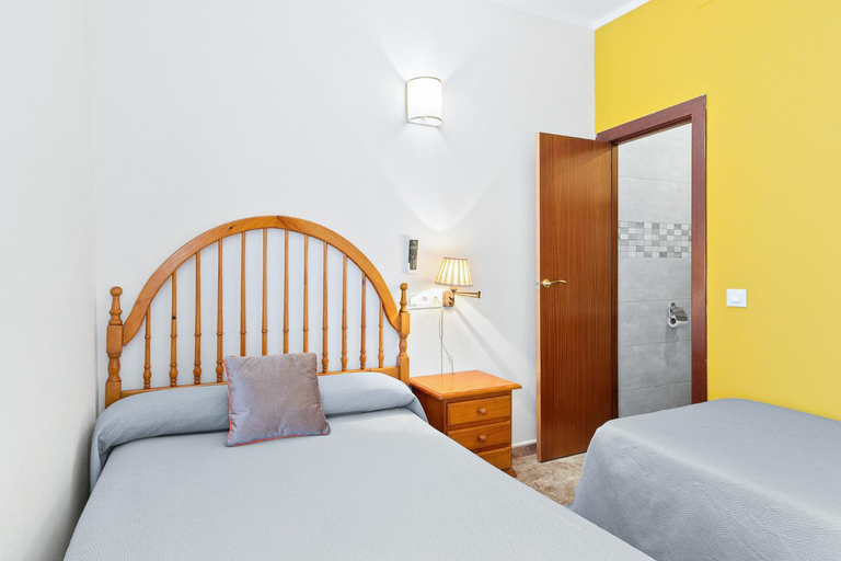 Bathroom 3, Hostal Santa Ana, Barcelona