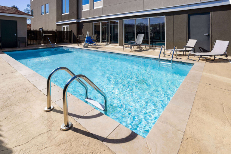 Sport & Beauty 5, La Quinta Inn & Suites by Wyndham Locust Grove, Henry