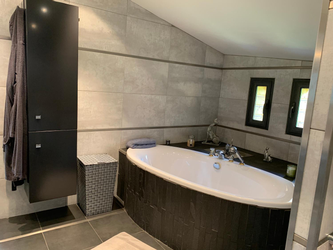 Bathroom 11