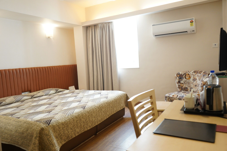 Bedroom 4, Diplomat Hotel, Mumbai City