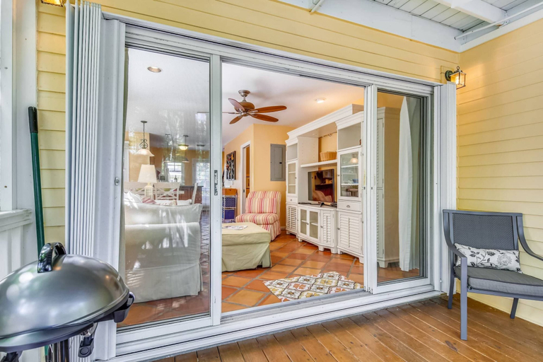 Exterior & Views 2, Cottage by the Pool by Avantstay w/ Balcony, BBQ & Shared Pool! Month Long Stays Only, Monroe