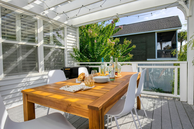 Others 3, Hemlock by Avantstay Minutes From Folly Beach w/ Multiple Patios, Charleston