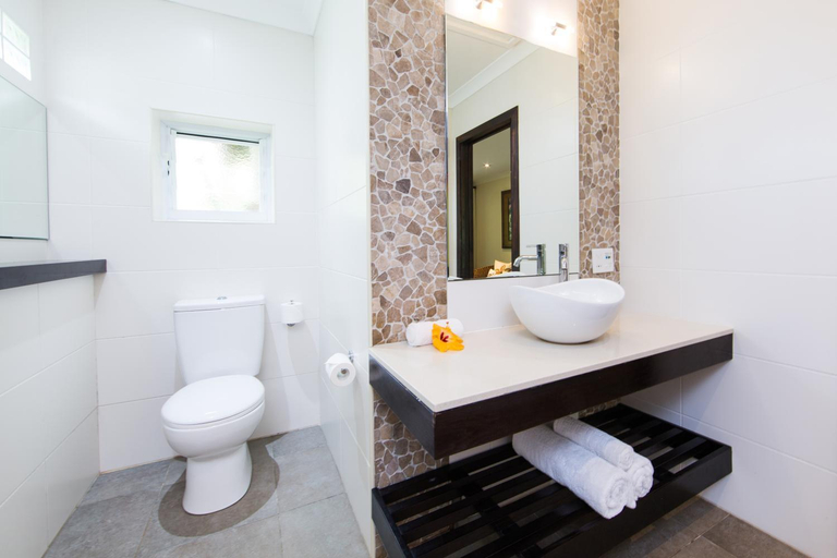 Bathroom 4, Pacific Resort Rarotonga, Rorotonga