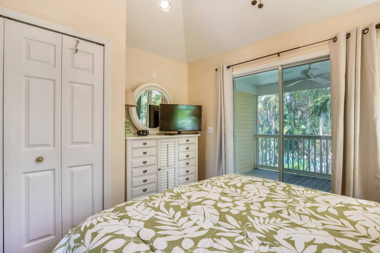Bedroom 3, Cottage by the Pool by Avantstay w/ Balcony, BBQ & Shared Pool! Month Long Stays Only, Monroe