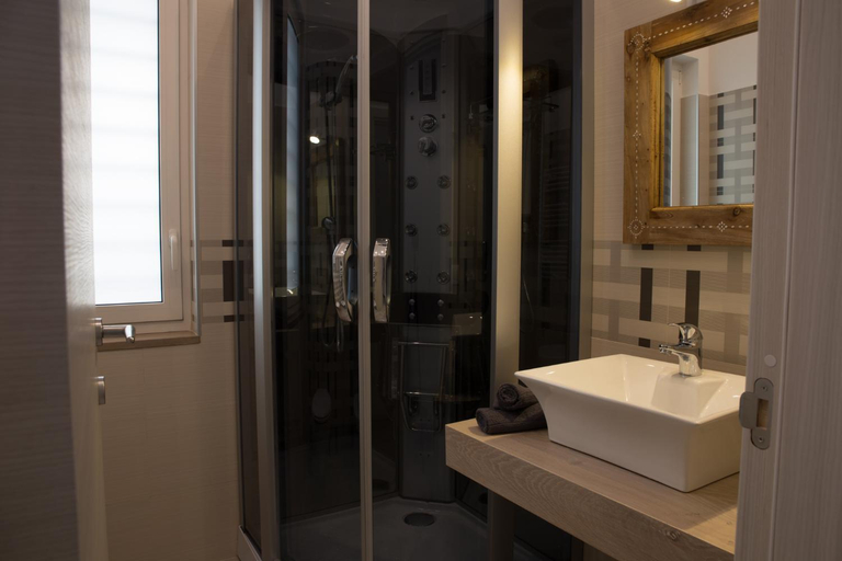 Bathroom 5, Bed & Breakfast del Faro, Bari