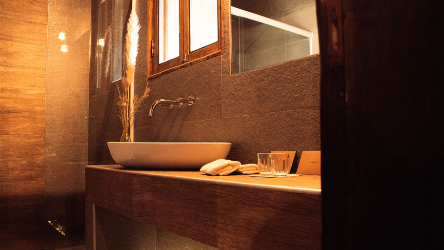 Bathroom 4, Estancia San Alberto Lodge, Las Heras