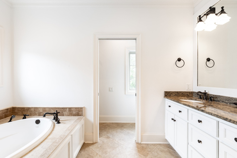 Bathroom 4, Seas To Tango by Avantstay 2 Mins to Beach!, Walton
