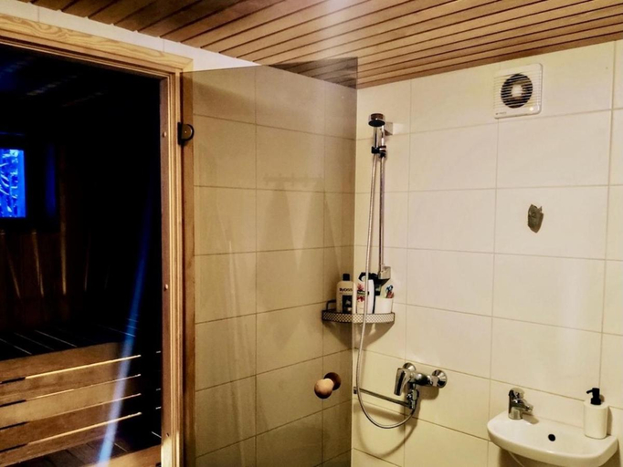 Bathroom 2, Joeaare puhkekeskus, Padise