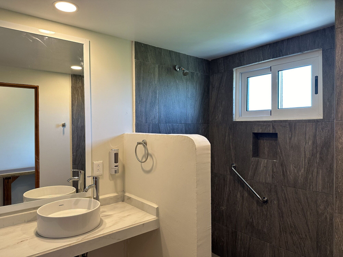 Bathroom 5, Oneiro Suites, Othón P. Blanco