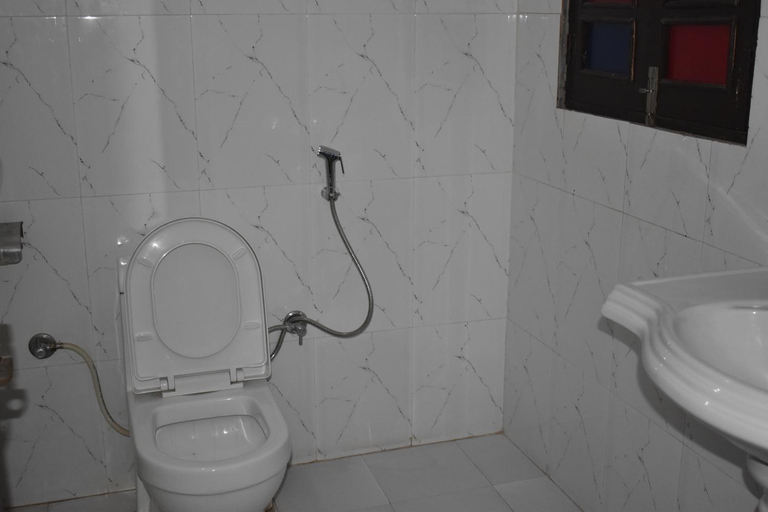 Bathroom 3, Hotel Nawal Sagar Palace - Bundi, Bundi