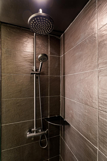 Shower, Charming Nazare Apartment-1 minute to the beach, Nazaré