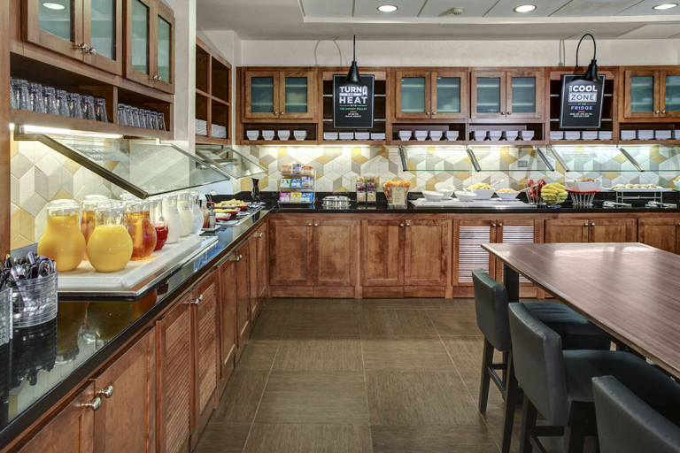 Food & Drinks 5, Hyatt Place Detroit/Livonia, Wayne