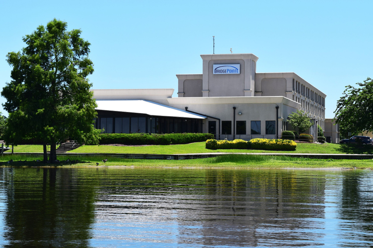 Exterior & Views 1, BridgePointe Hotel & Marina, Craven