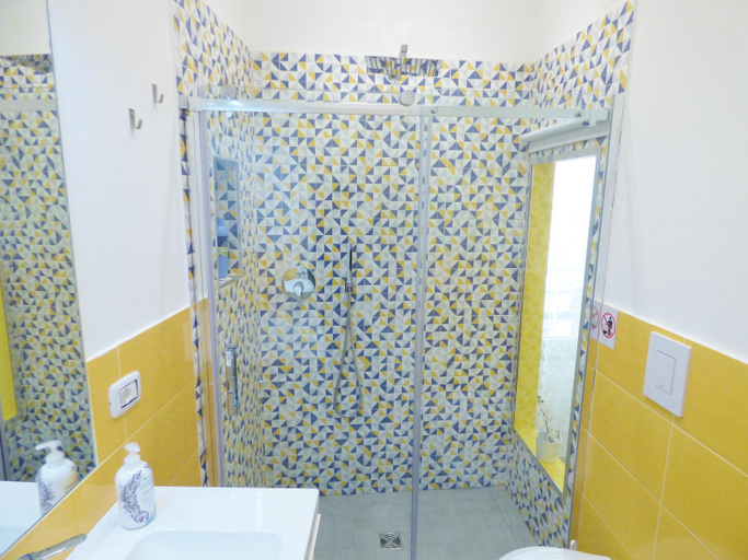 Bathroom 2, B&B Lemon Flats, Napoli