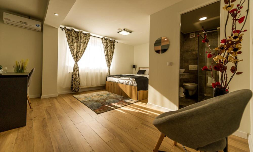 Others 5, Casa Emilia, Hunedoara