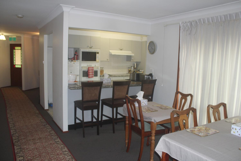 Others 2, JOHN HUNTER B&B, Newcastle - Throsby