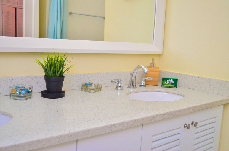 Bathroom 3, Ocho Rios at Coolshade Richmond