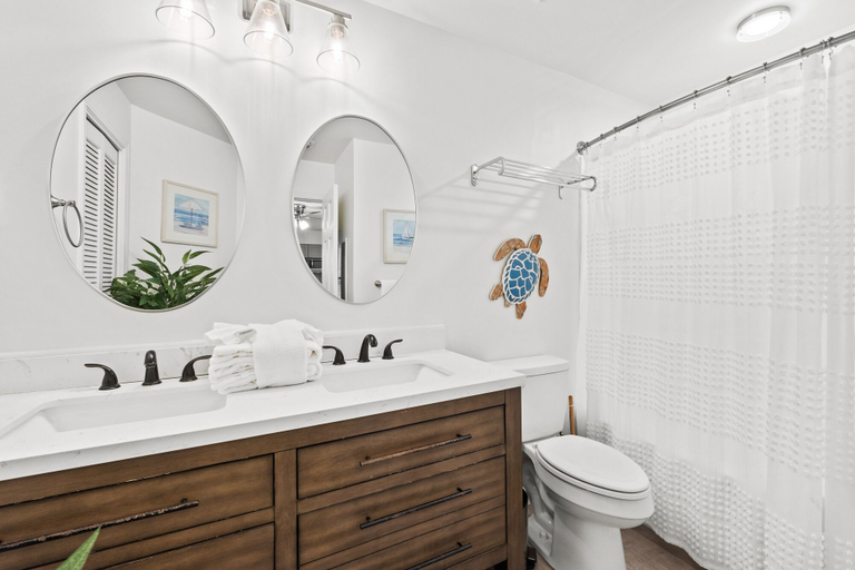 Bathroom 3, St Thomas Square By Panhandle Getaways, Bay