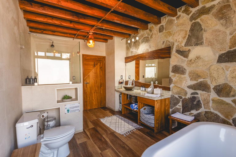 Bathroom 13