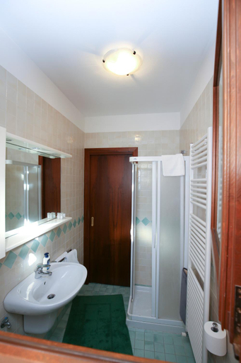 Bathroom 3, Round Venice, Venezia