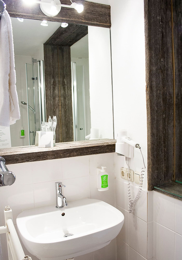 Bathroom 5, ARRIVEL Pension Haus am Bach, Freising