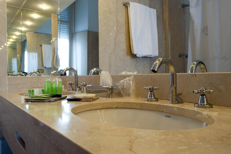 Bathroom 5, Palace Grand Hotel Varese, Varese