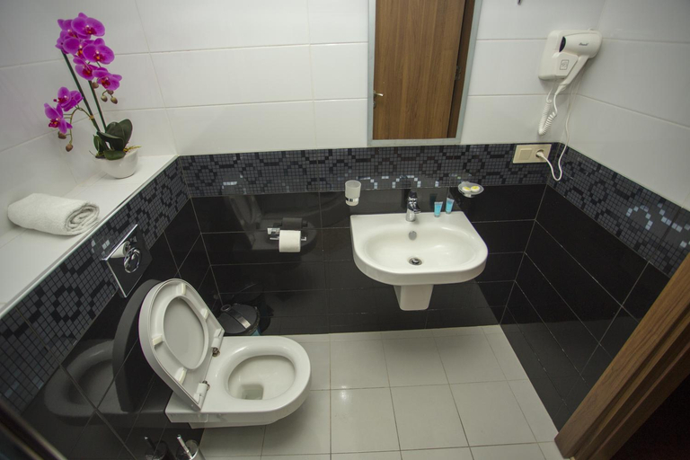 Bathroom 4, Lux Apartment, Batumi