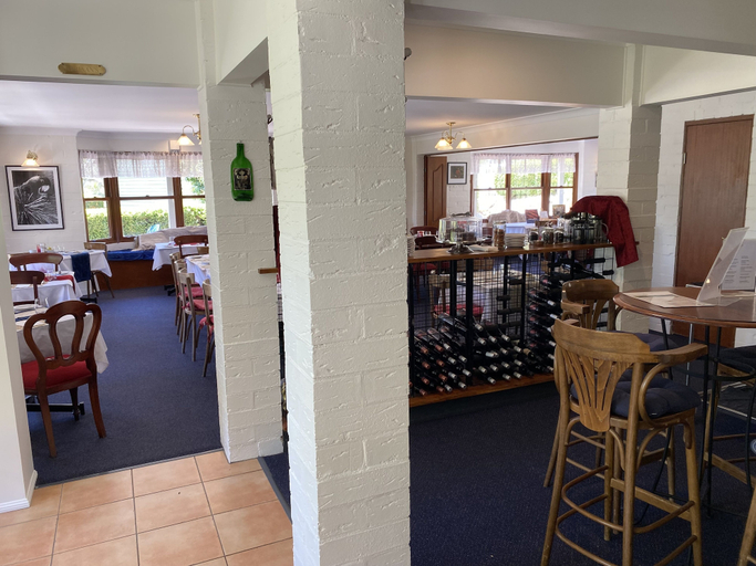 Food & Drinks 5, Girraween Country Inn, Stanthorpe