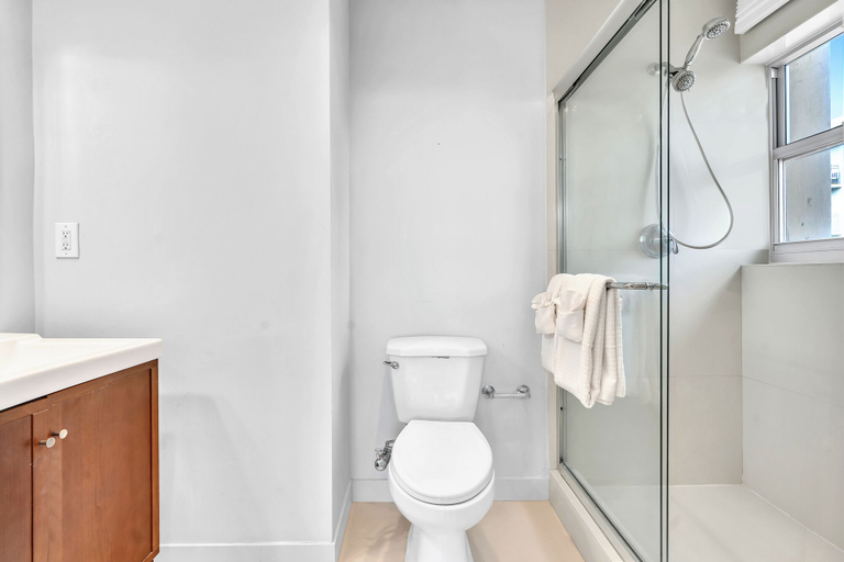 Bathroom 3, Bay Harbor Sunset, Miami-Dade