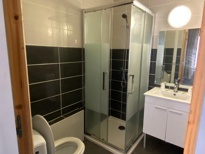 Bathroom, Hotel Normandy, Eure-et-Loir