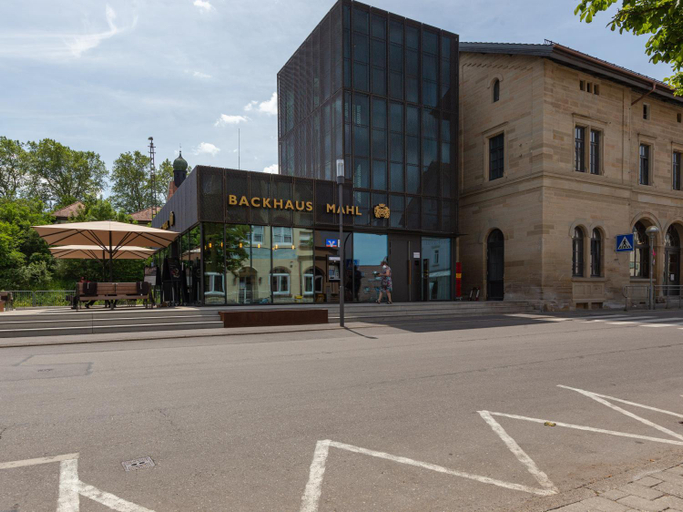 Exterior & Views