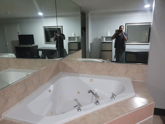 Bathroom 4, Studio 6 Suites Hinesville, GA, Liberty