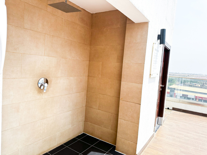 Bathroom 5, The Gallery Apartment, Accra