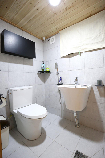 Bathroom 5, Hanok Hyeyum, Jeonju