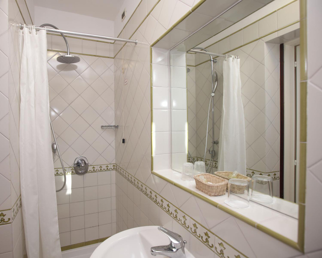 Bathroom 4, Hotel Villa Sorrento, Napoli