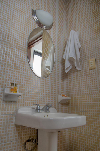Bathroom 5, Hotel Gran Centenario, Mérida