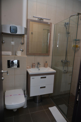 Bathroom 3, Helada Apartments