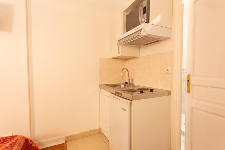 Others 4, Residence de Bourgogne, Paris