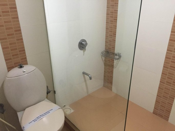 Bathroom 5, Hotel Platinum Inn, Ahmadabad