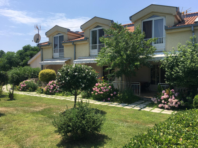 Exterior view 2, Christopher's apartments