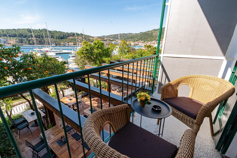 Others 5, Hotel Dalmacija, Vela Luka
