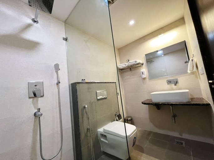Bathroom 4, HOTEL MK GRAND, ISHWAR TOWER NEAR PDR MALL, GODOWLIA, Varanasi