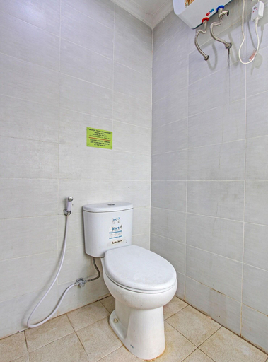 Bathroom 4, OYO Life 91523 Kenari Guesthouse, Kudus