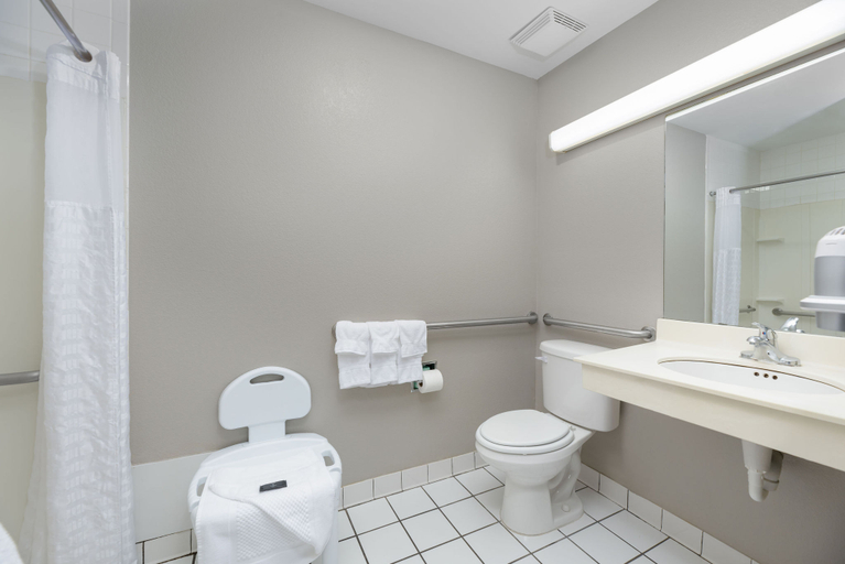 Bathroom 5, Super 8 by Wyndham Chattanooga East/Hamilton Place, Hamilton