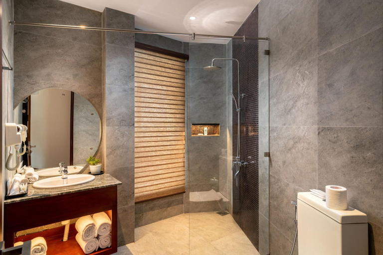 Bathroom 4, Grand Serendib Hotel, K.F.G. & G. Korale