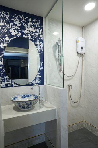 Bathroom 4, Sweet's Escape, Khlong Toey