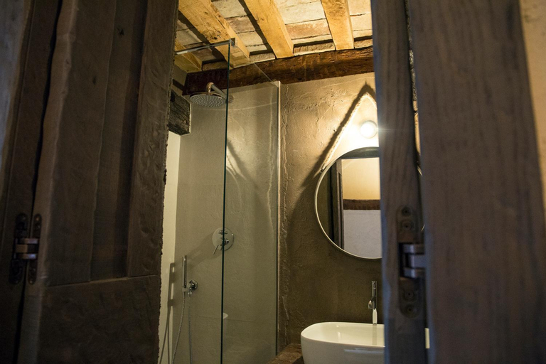 Bathroom 10