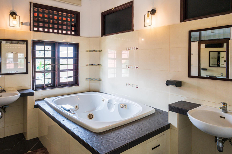 Bathroom 4, San He Yuan RIAD Pool Villa 6R5B  KLCC by Verano, Kuala Lumpur