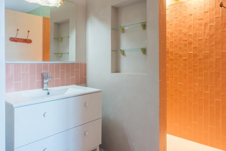 Bathroom 3, Le Rucher des Arts, Ardèche