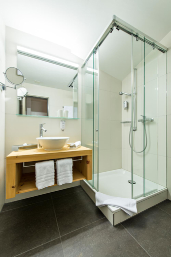 Bathroom 4, Hotel Donatz, Maloja
